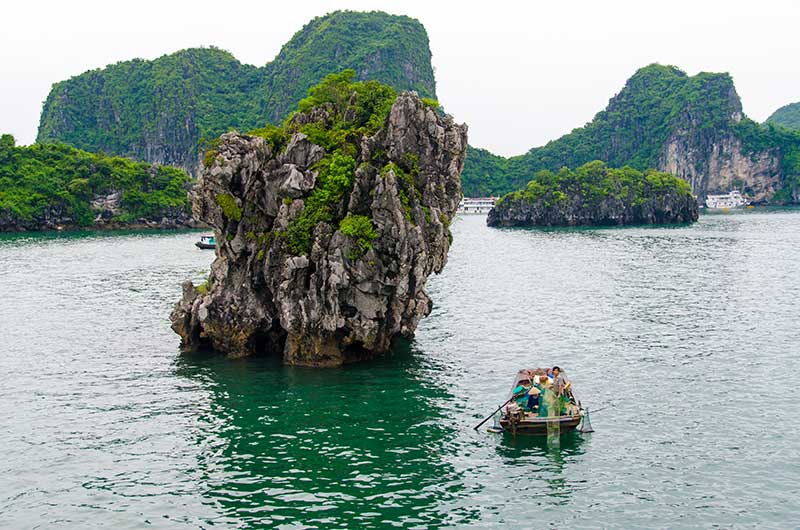 26 - Vietnam - Bahia de Halong - pescadores
